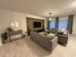 140qm - 4 Zimmer- Parkplatz - Autobahn - blauer See - MalliBase Apartments